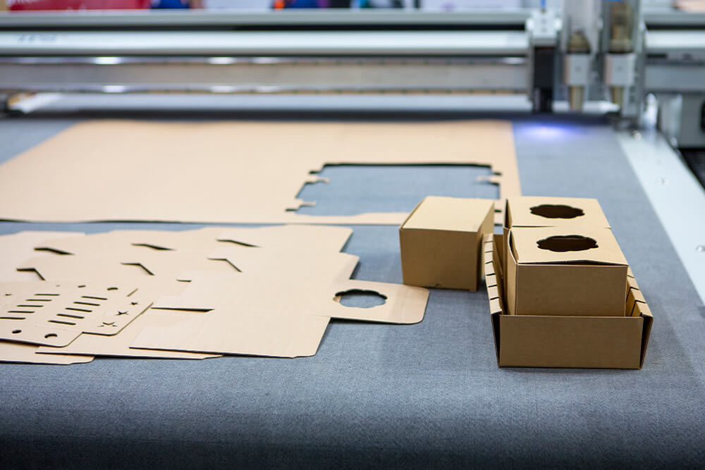 Cartonboard cutting for packaging prototypes